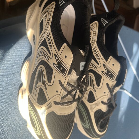 Black mesh sports shoes - Picture 2 of 2